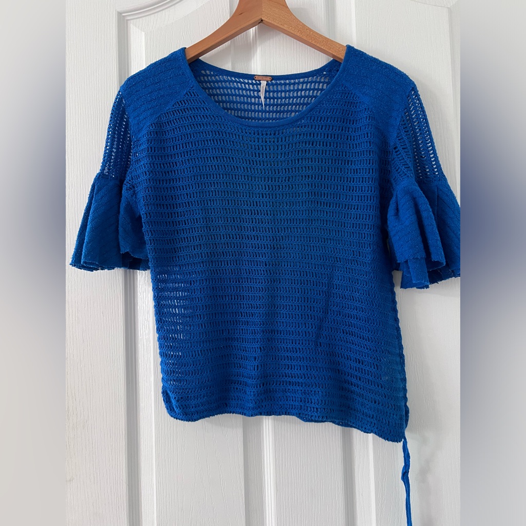 Free People Lightweight Loose Knit Open Knot Pull Over Top. Size Small